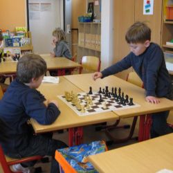 20120215_schach-ag_klasse_2_7_800x600.jpg